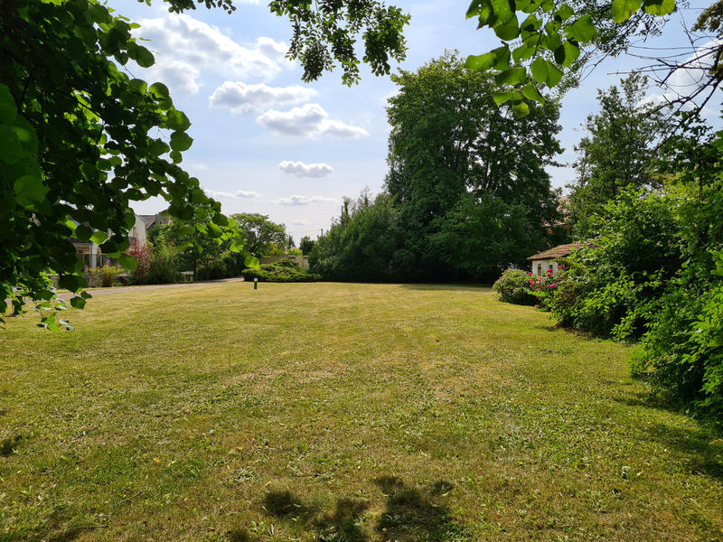 Propriété - 341 m² - 13 pièces