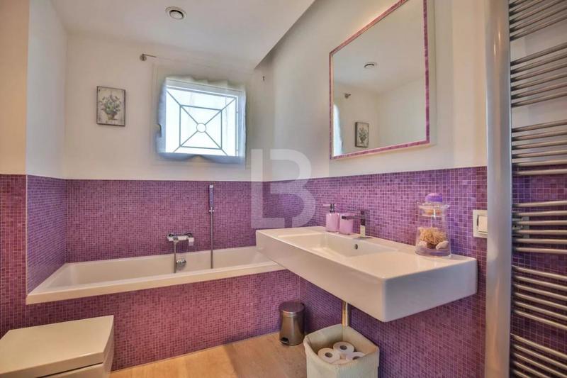 Villa - 240 m² - 8 pièces