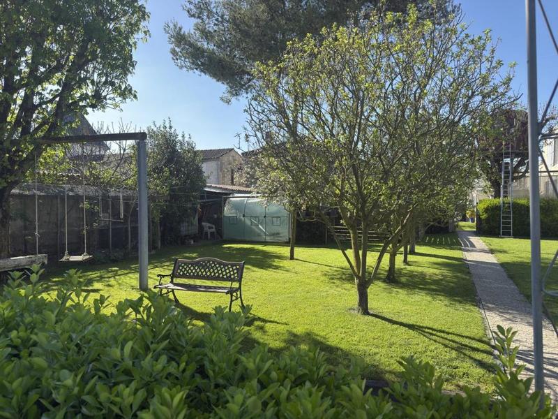 Demeure - 450 m² - 10 pièces