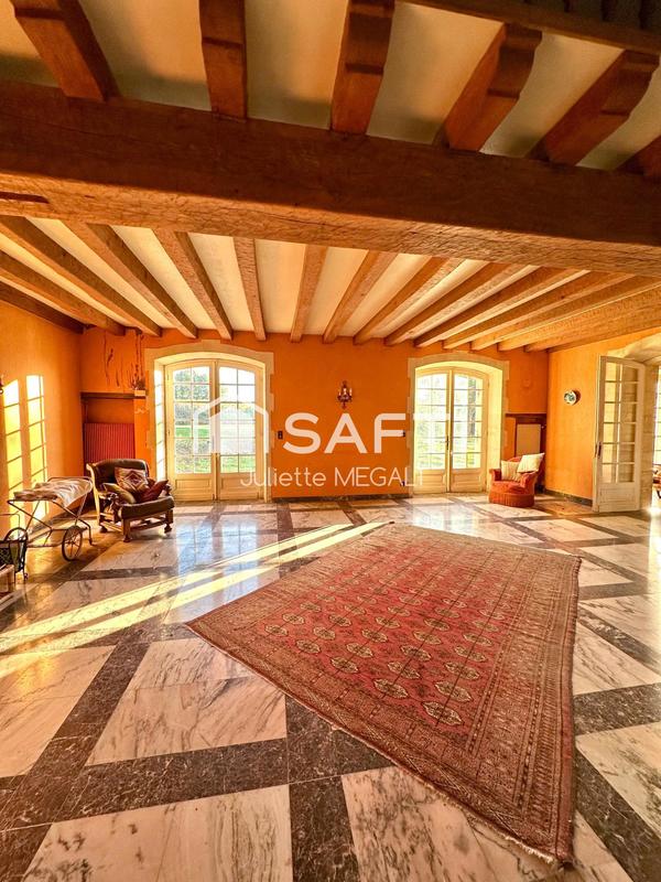 Maison - 430 m² - 12 pièces