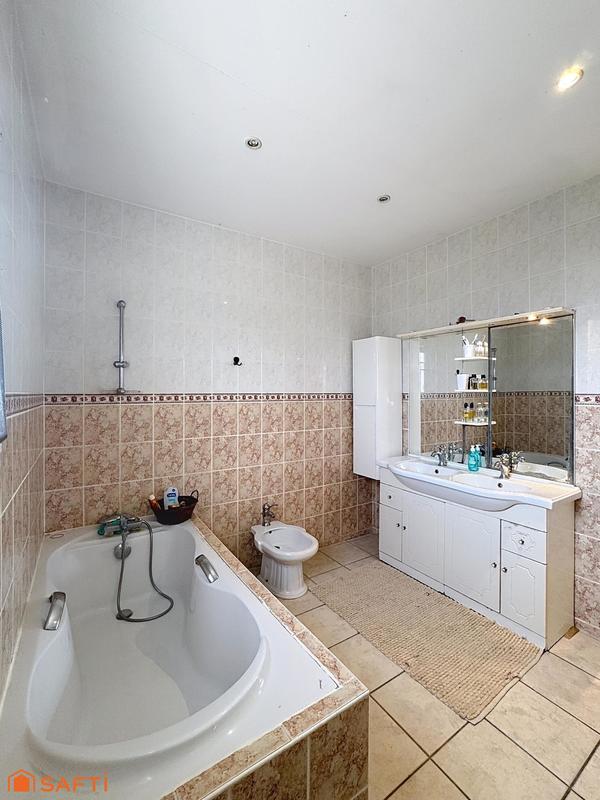 Maison - 176 m² - 8 pièces