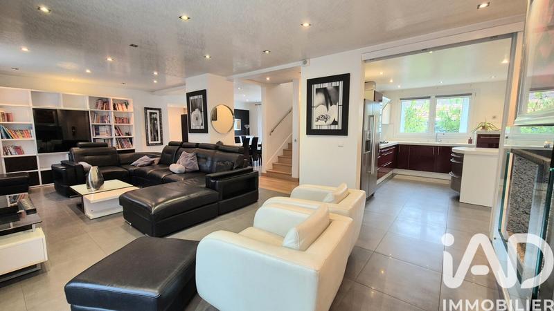 Maison - 230 m² - 7 pièces