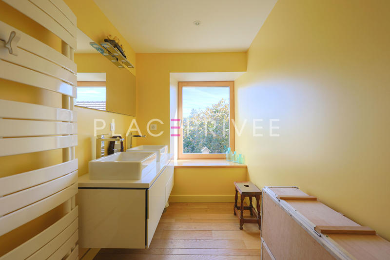 Maison - 300 m² - 12 pièces