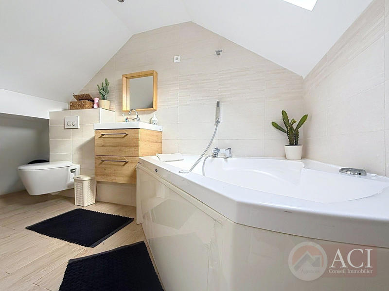 Maison - 105 m² - 6 pièces