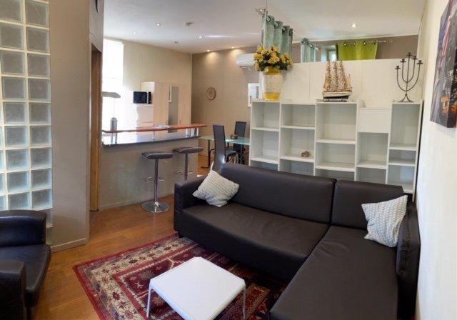 Maison - 400 m² - 8 pièces