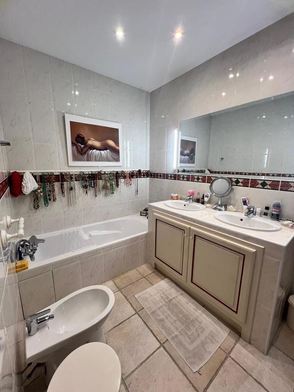 Maison - 208 m² - 7 pièces