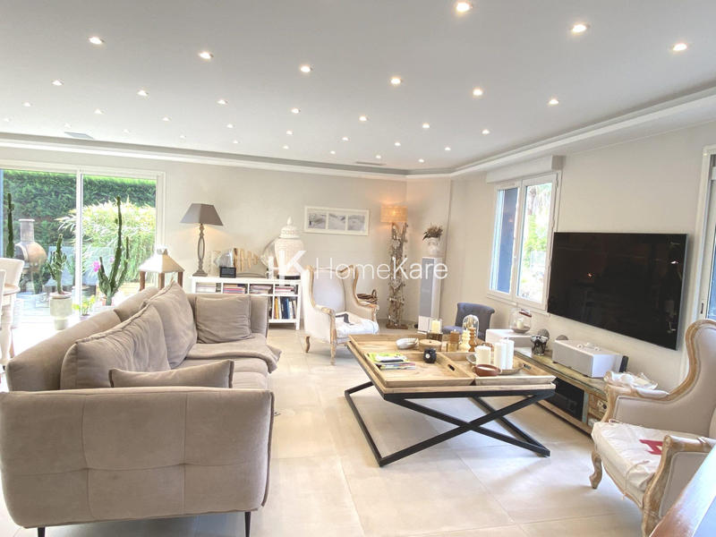 Maison - 201 m² - 7 pièces