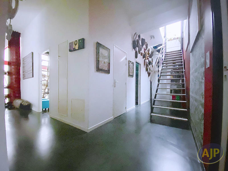 Maison - 206 m² - 9 pièces