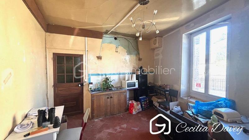 Demeure - 250 m² - 9 pièces