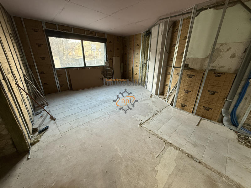 Local commercial - 110 m² - 1 pièce