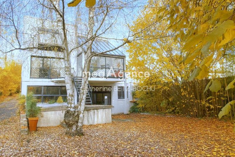 Maison - 260 m² - 7 pièces