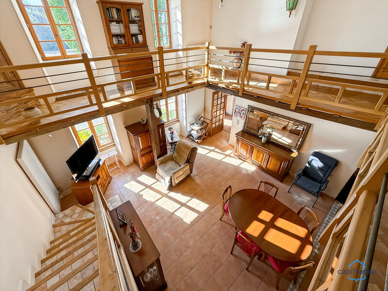Maison - 270 m² - 8 pièces