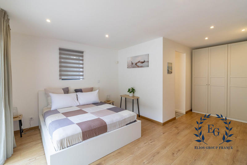 Maison contemporaine - 300 m² - 10 pièces