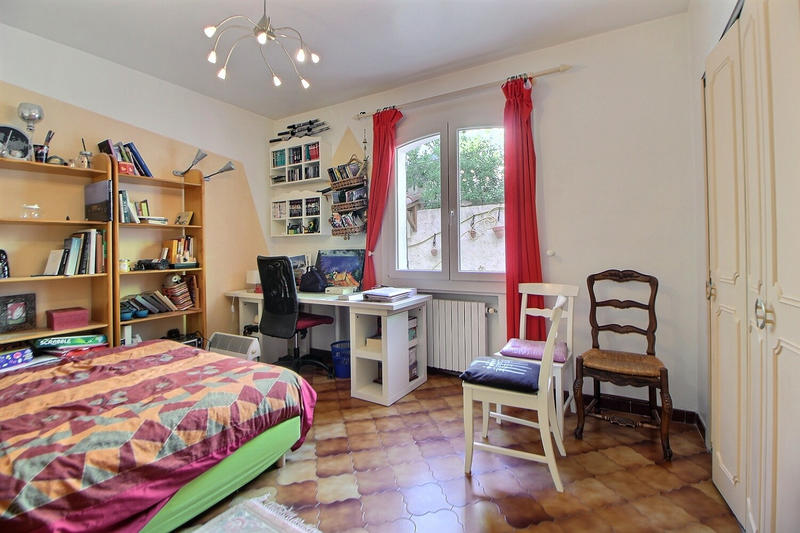 Maison - 220 m² - 6 pièces