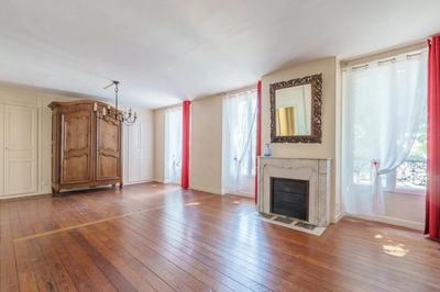 Maison - 201 m² - 9 pièces