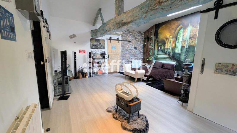 Maison - 413 m² - 8 pièces