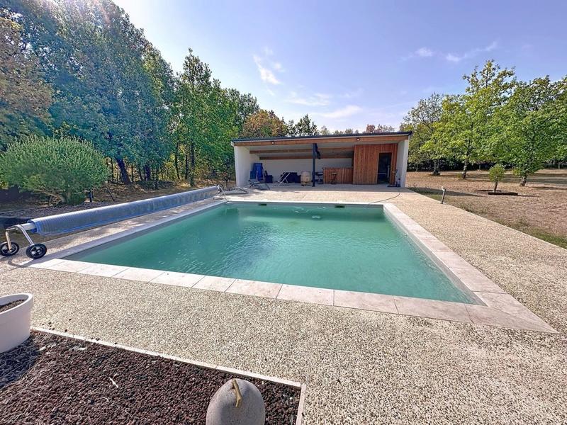 Maison - 220 m² - 5 pièces