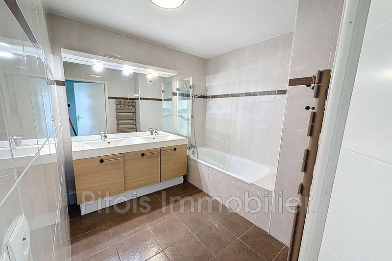 Appartement - 75 m² - 3 pièces