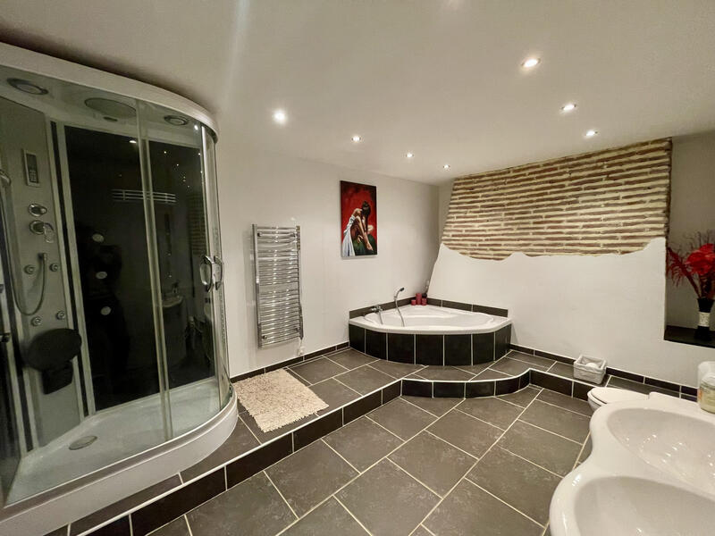 Maison - 262 m² - 6 pièces