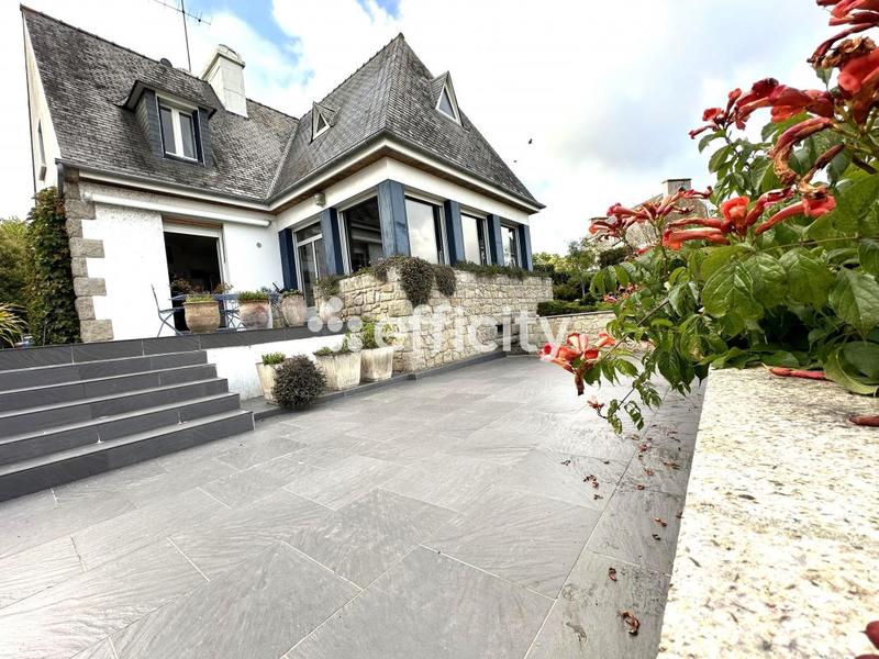 Maison - 200 m² - 7 pièces