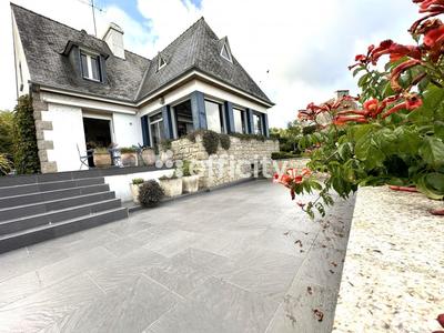 Maison - 200 m² - 7 pièces