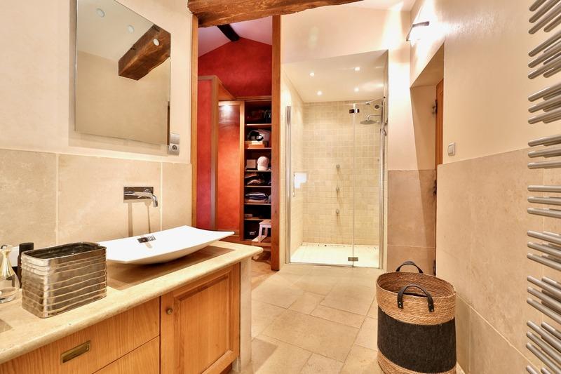 Maison - 220 m² - 7 pièces