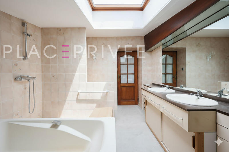 Appartement - 144 m² - 3 pièces