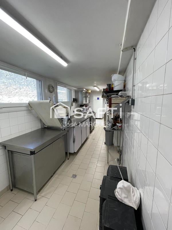 Local commercial - 179 m² - 7 pièces