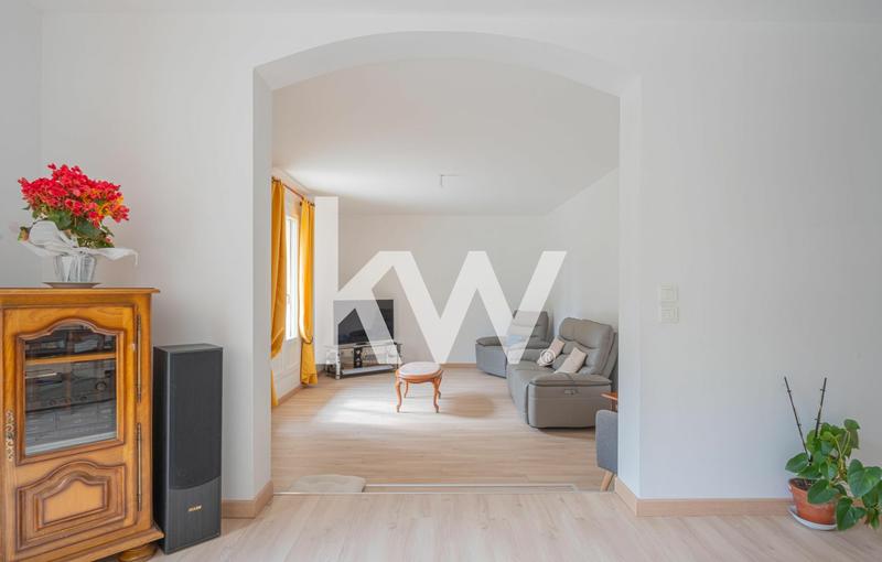 Maison - 250 m² - 8 pièces