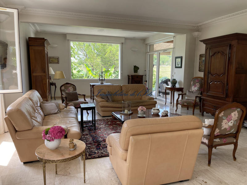 Maison - 285 m² - 8 pièces