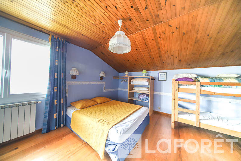 Maison - 202 m² - 9 pièces