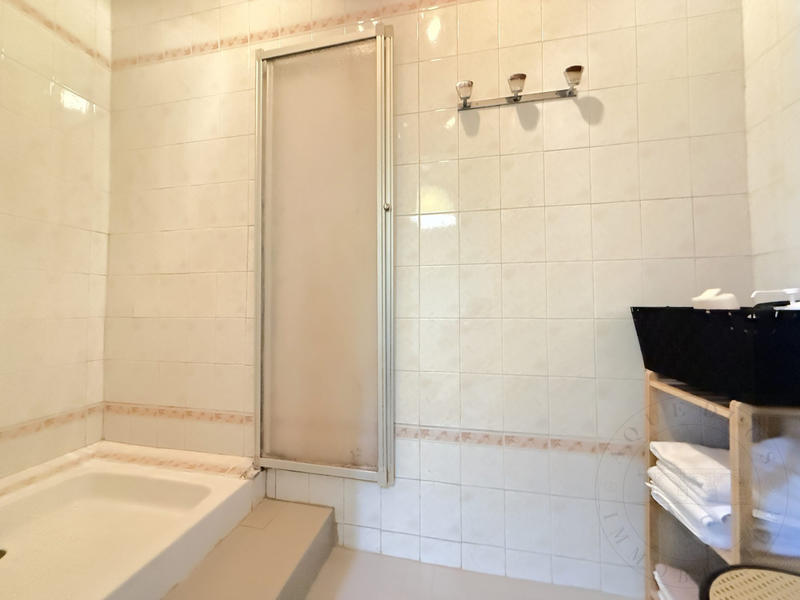 Maison traditionnelle - 282 m² - 8 pièces