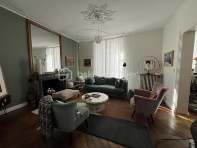 Demeure - 180 m² - 9 pièces