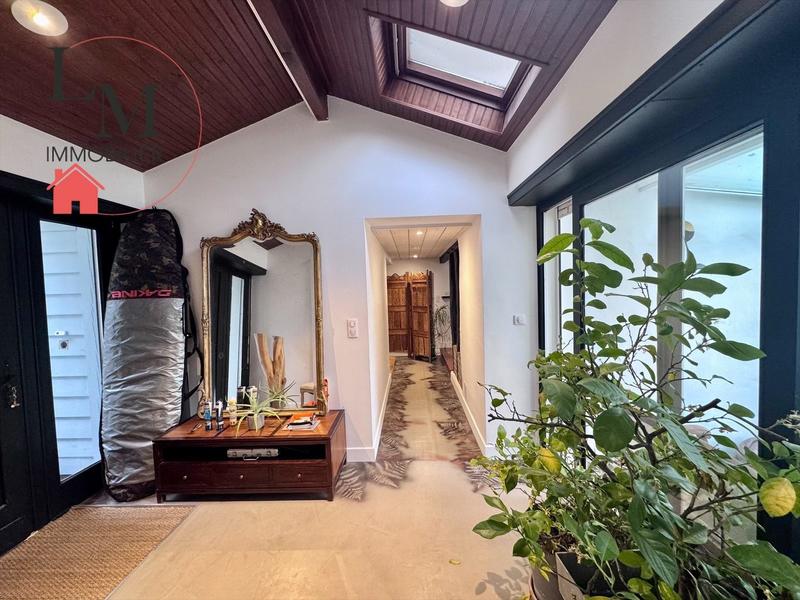 Villa - 295 m² - 10 pièces