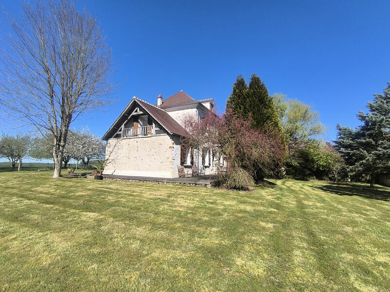 Maison - 200 m² - 8 pièces