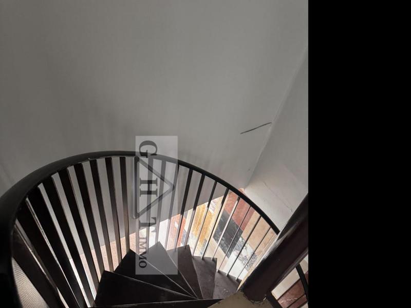 Entrepôt - 1 350 m²