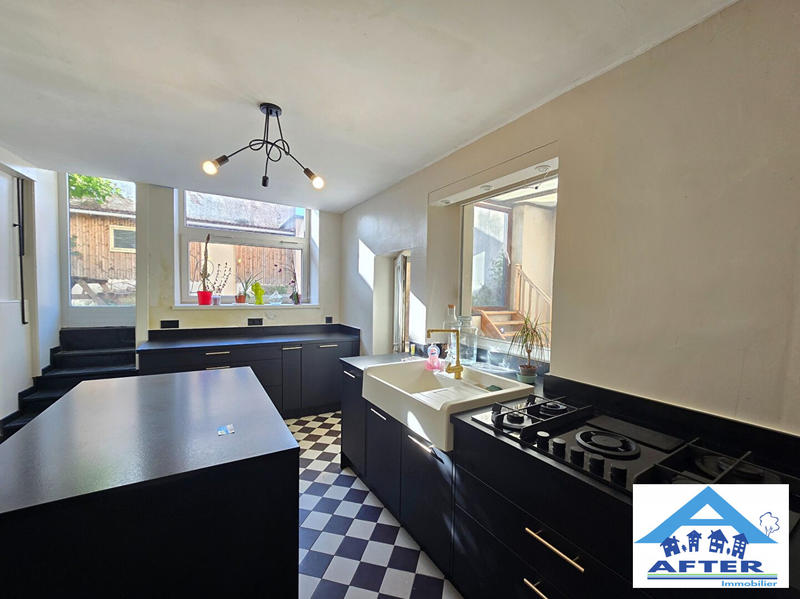 Maison - 245 m² - 6 pièces