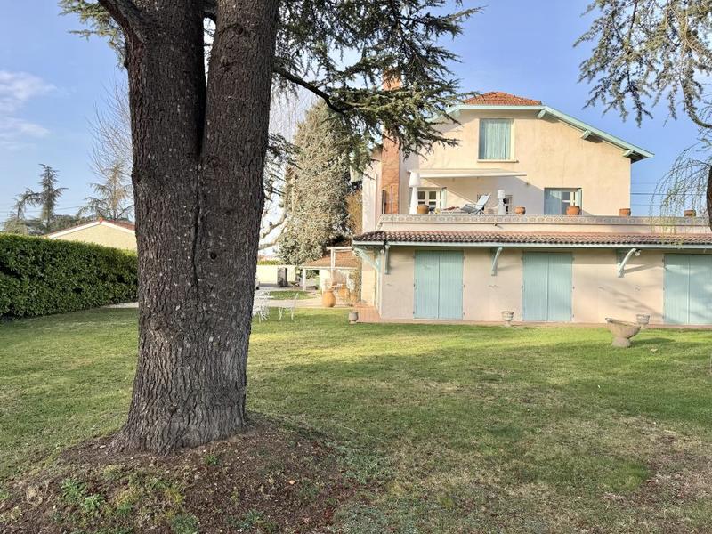 Maison - 320 m² - 9 pièces