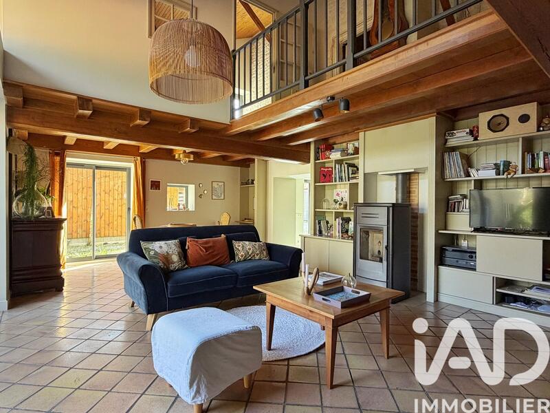 Maison - 212 m² - 8 pièces