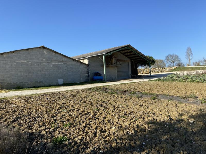 Maison traditionnelle - 352 m² - 23 pièces