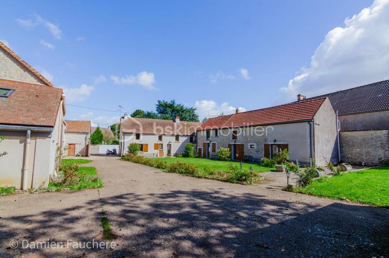 Corps de ferme - 340 m² - 11 pièces