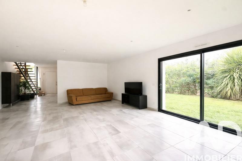 Maison - 210 m² - 8 pièces