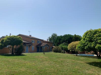 Maison - 221 m² - 7 pièces