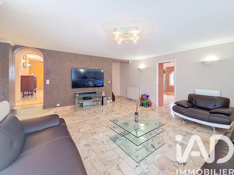 Maison - 223 m² - 5 pièces