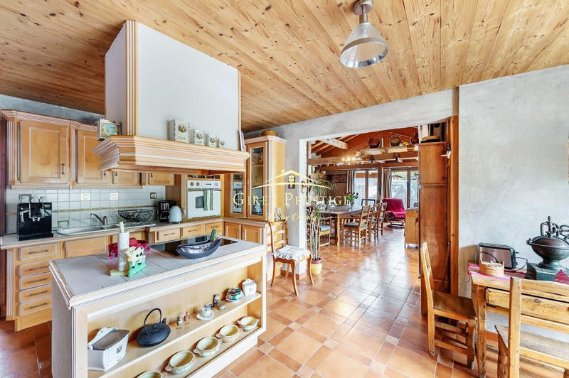 Maison - 204 m² - 10 pièces