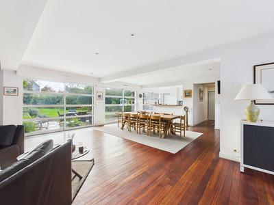 Maison - 256 m² - 6 pièces