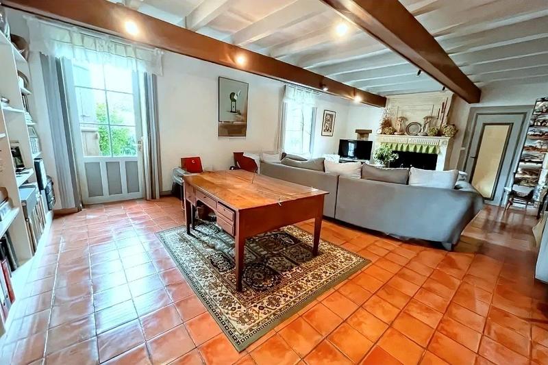 Maison - 240 m² - 8 pièces