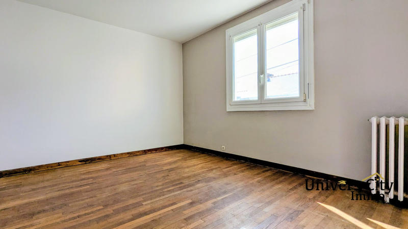 Maison - 235 m² - 9 pièces