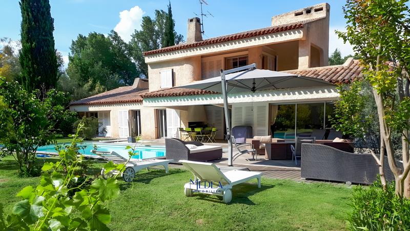 Propriété - 234 m² - 7 pièces