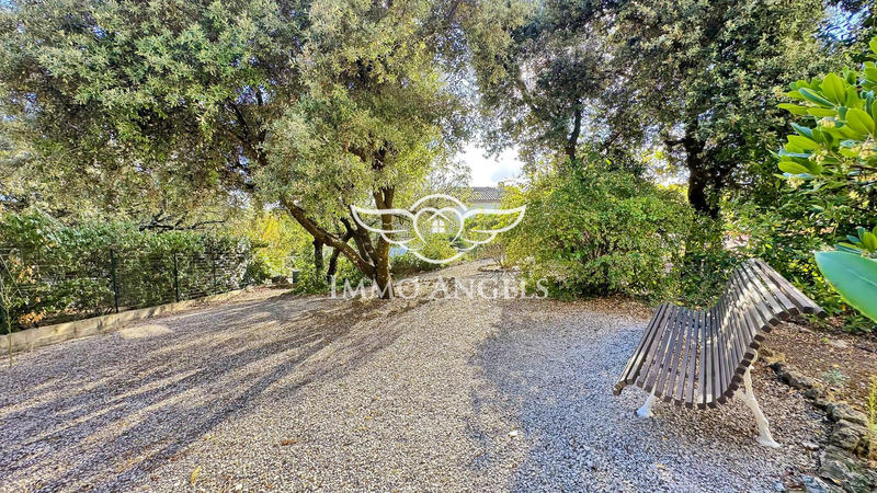 Maison traditionnelle - 240 m² - 8 pièces